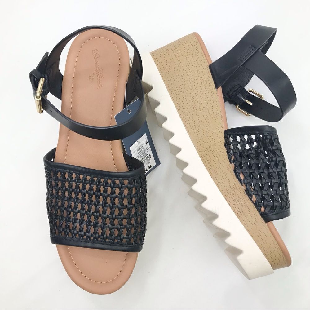 Universal Threads NEW Black Mesh Memory Foam Platform Sandals